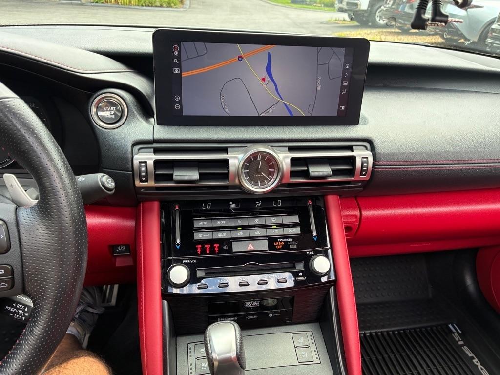 Lexus IS  2022