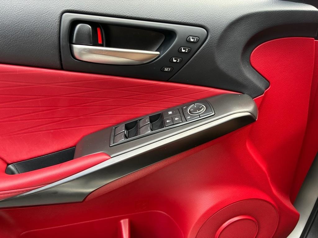 Lexus IS  2022