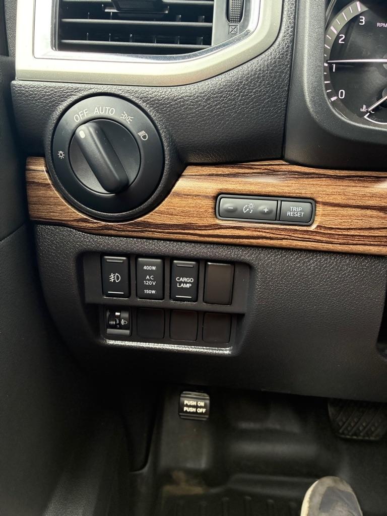 Nissan Titan  2017