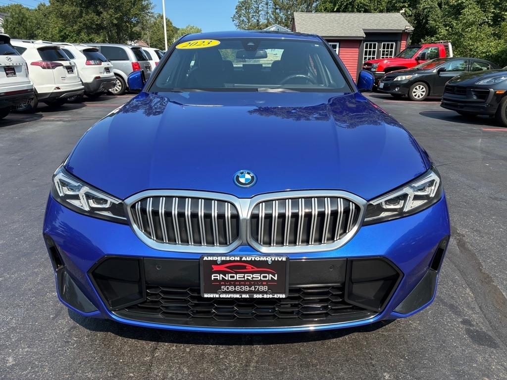 BMW 3-Series  2023