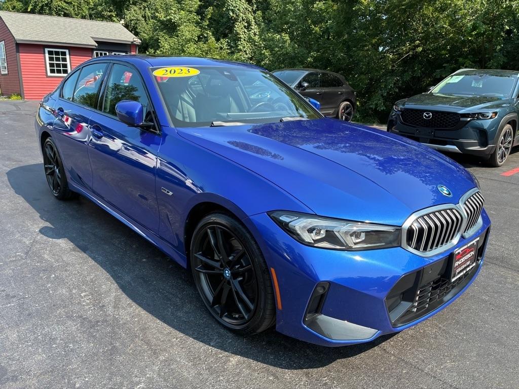 BMW 3-Series  2023