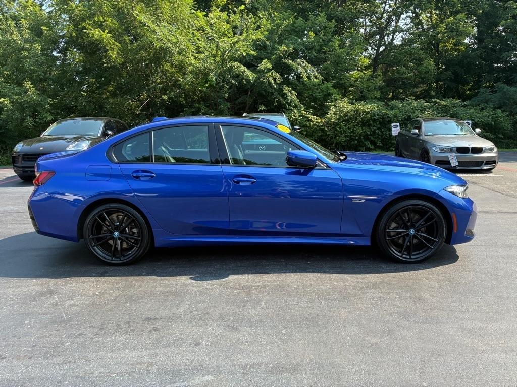 BMW 3-Series  2023