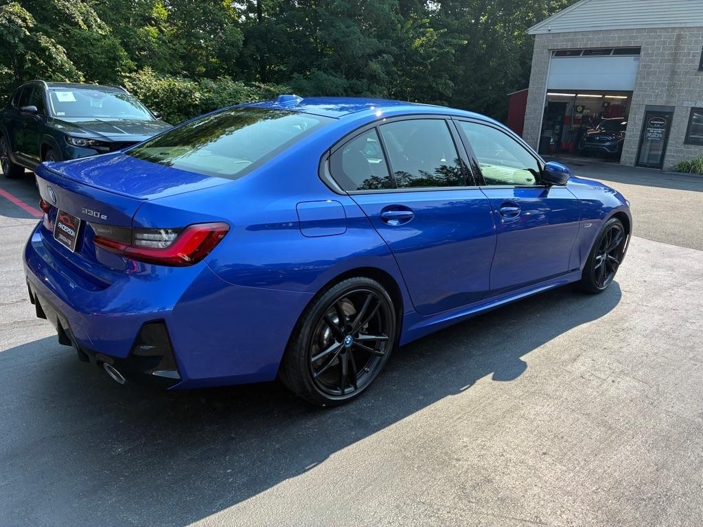 BMW 3-Series  2023