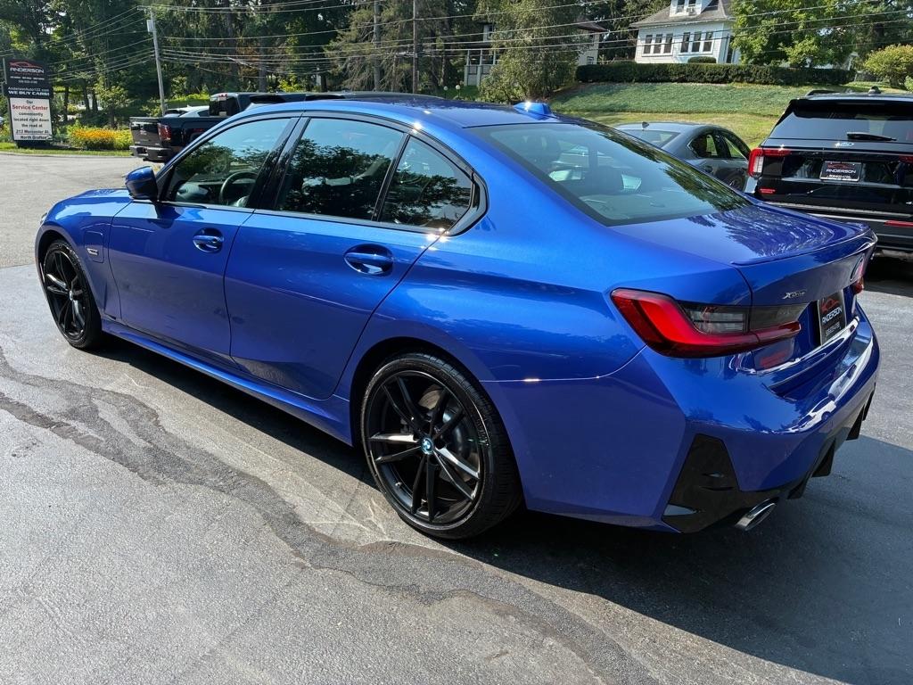 BMW 3-Series  2023