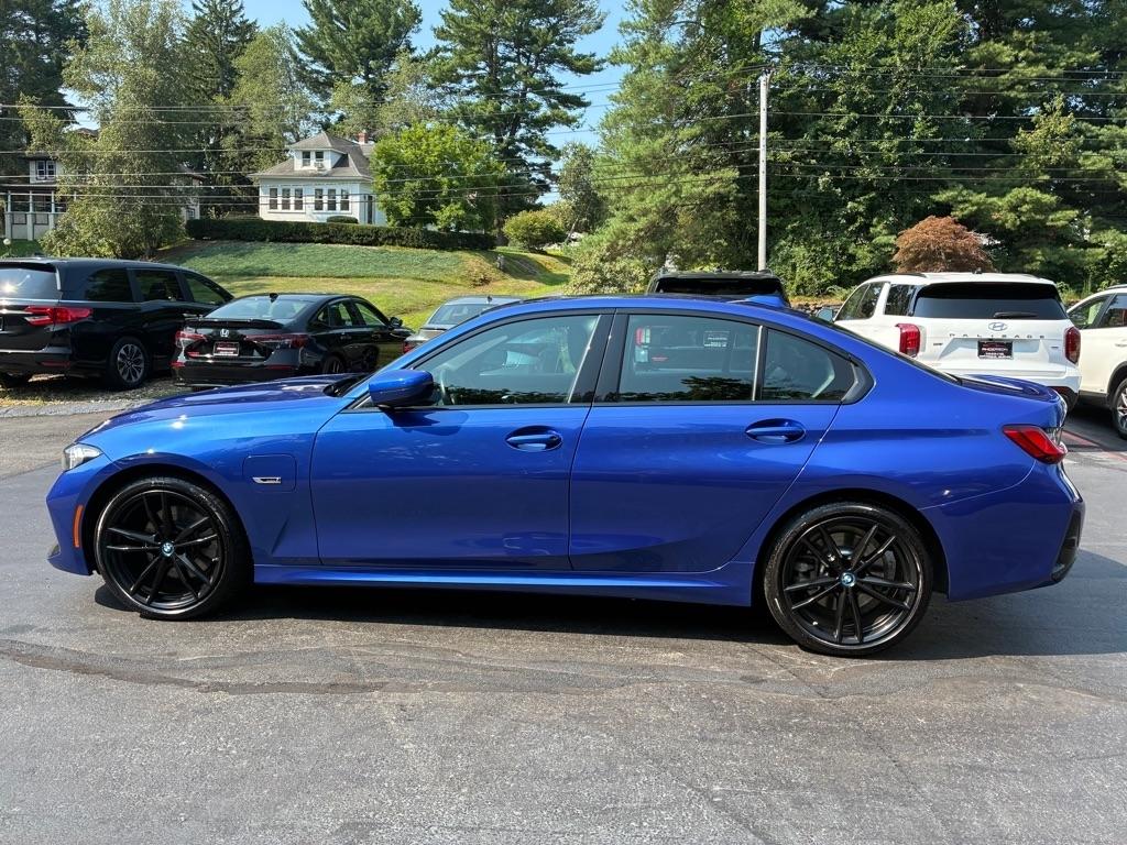 BMW 3-Series  2023