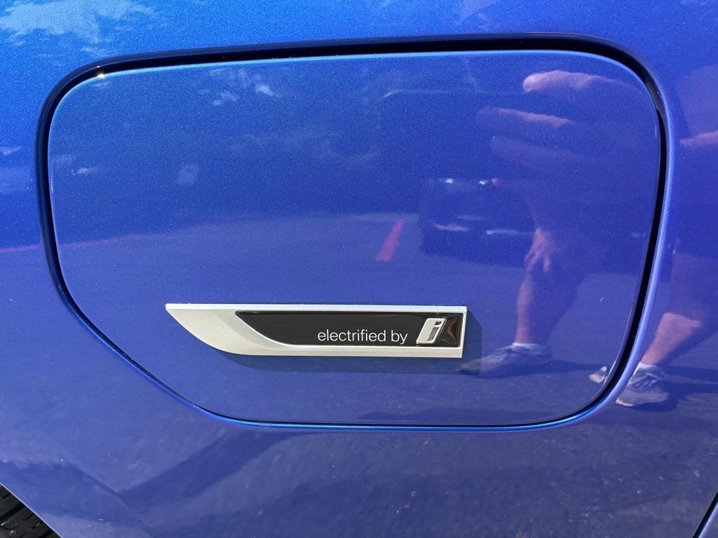 BMW 3-Series  2023