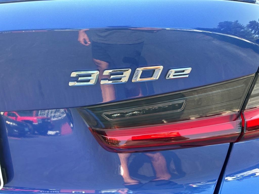 BMW 3-Series  2023