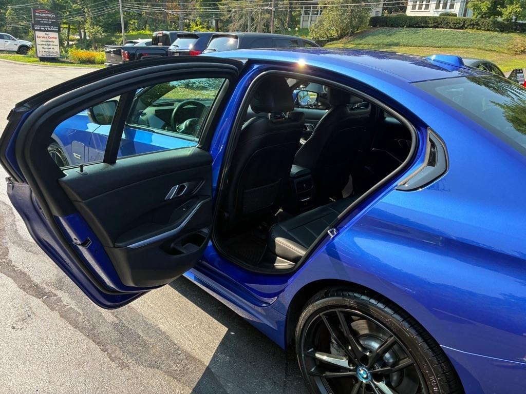 BMW 3-Series  2023