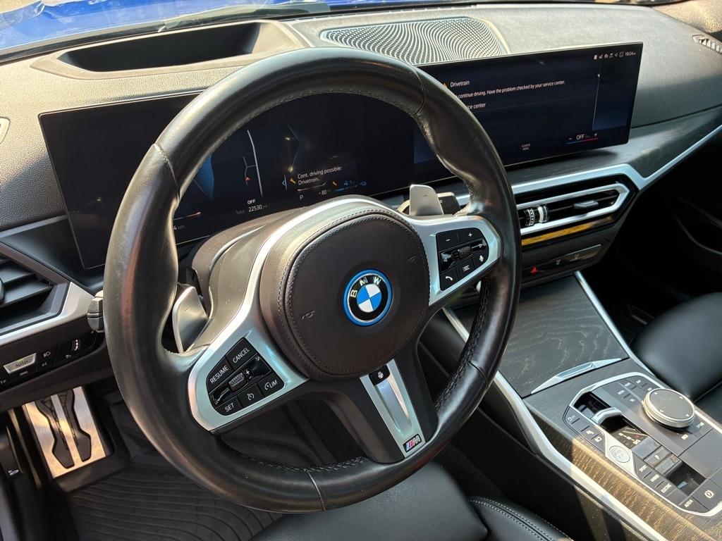 BMW 3-Series  2023