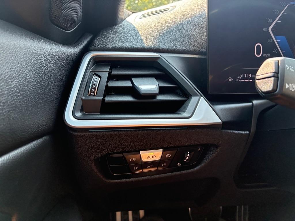 BMW 3-Series  2023