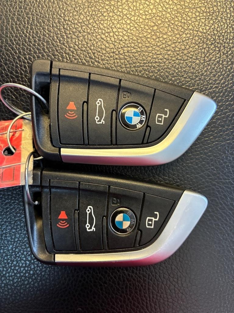BMW 3-Series  2023
