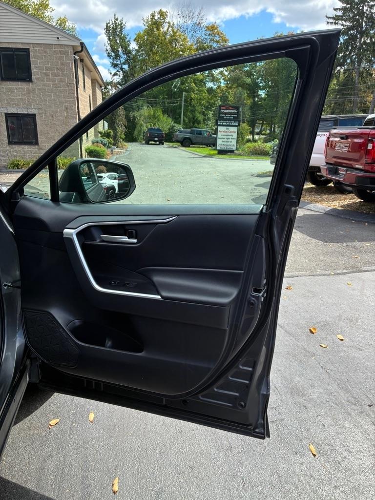 Toyota RAV4  2025
