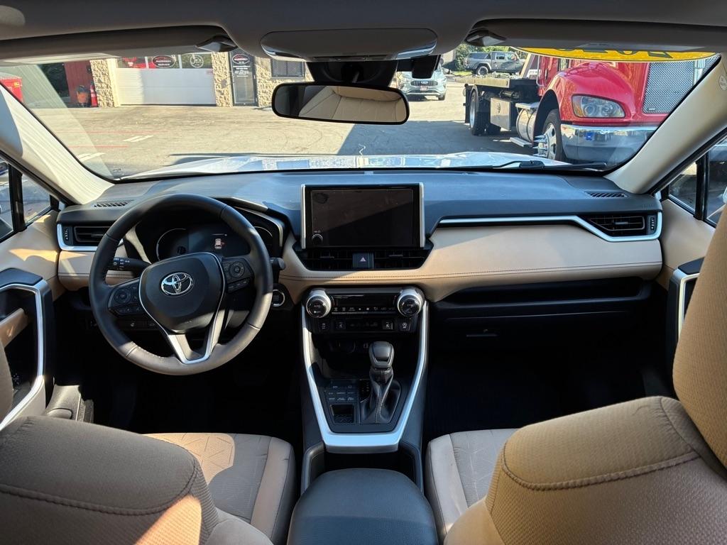 Toyota RAV4  2025