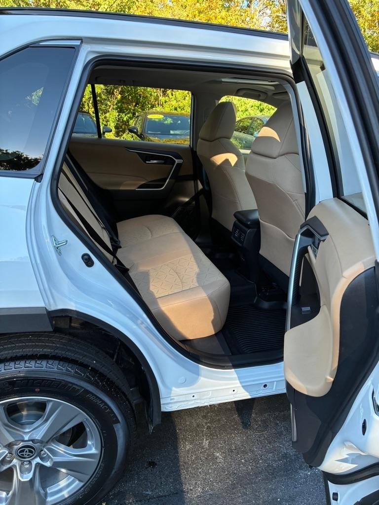 Toyota RAV4  2025