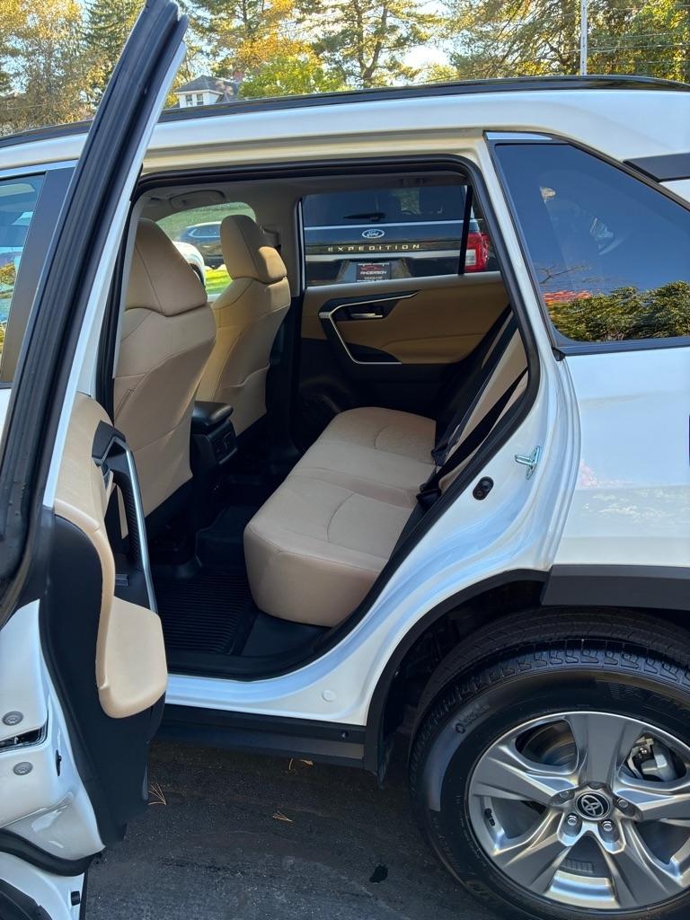 Toyota RAV4  2025