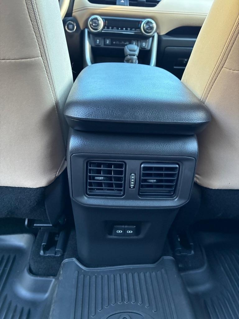Toyota RAV4  2025