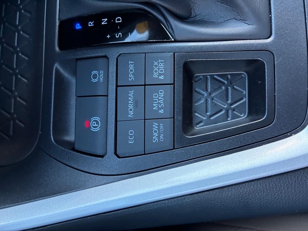 Toyota RAV4  2025
