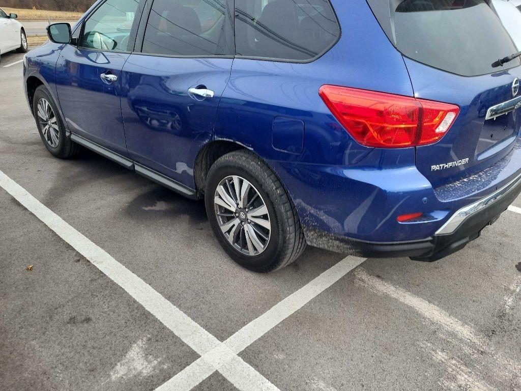 Nissan Pathfinder 4x4 SV 2017