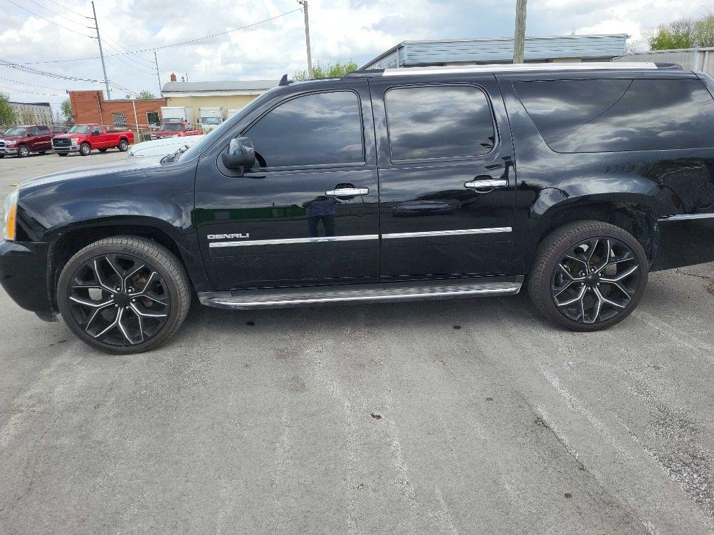 GMC Yukon XL AWD 4dr 1500 Denali 2013