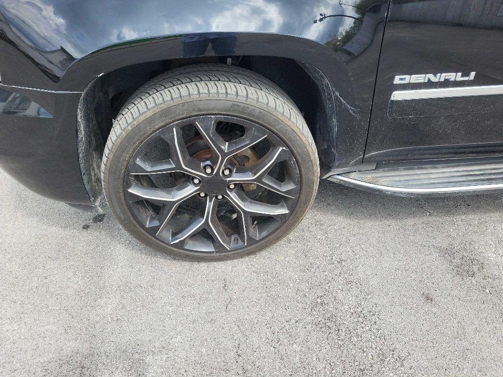 GMC Yukon XL AWD 4dr 1500 Denali 2013