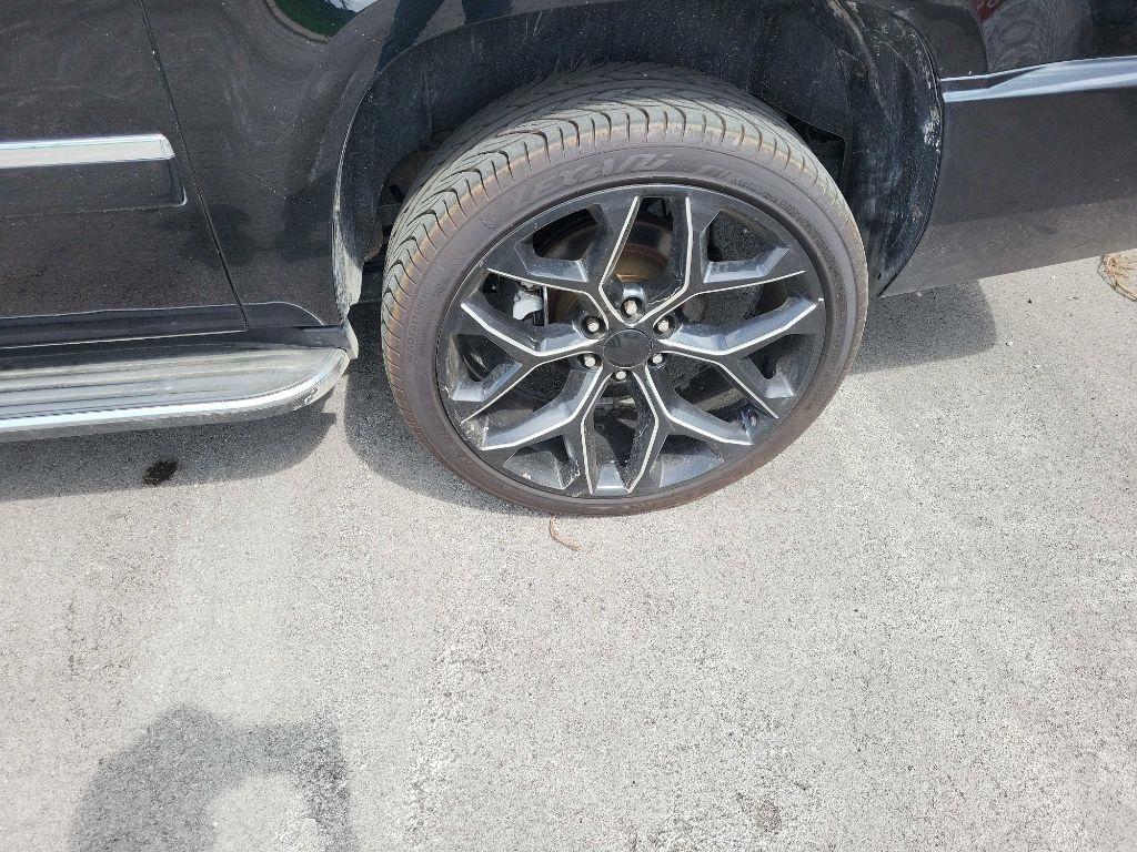 GMC Yukon XL AWD 4dr 1500 Denali 2013