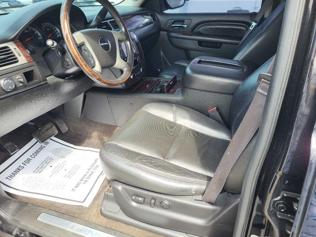 GMC Yukon XL AWD 4dr 1500 Denali 2013