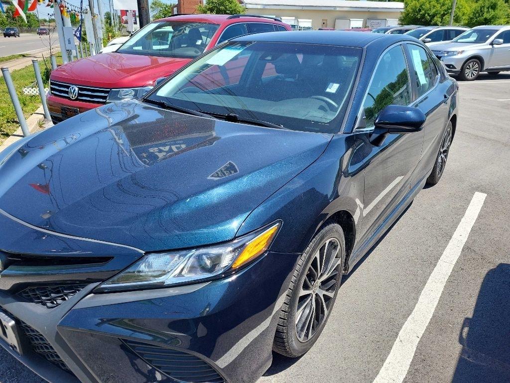 Toyota Camry SE Auto (Natl) 2020