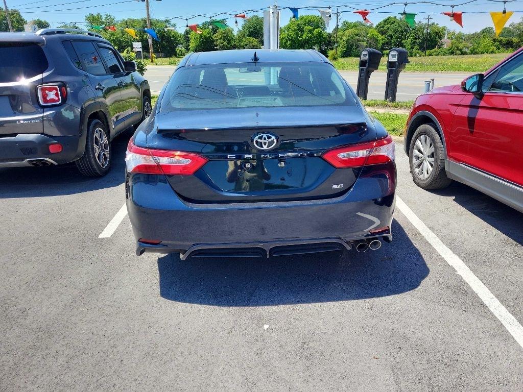 Toyota Camry SE Auto (Natl) 2020