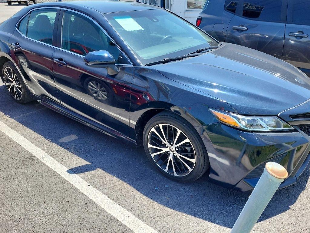 Toyota Camry SE Auto (Natl) 2020