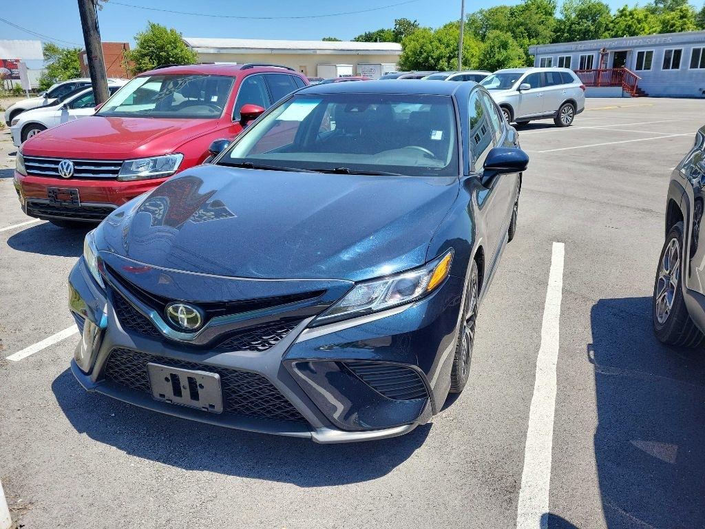Toyota Camry SE Auto (Natl) 2020