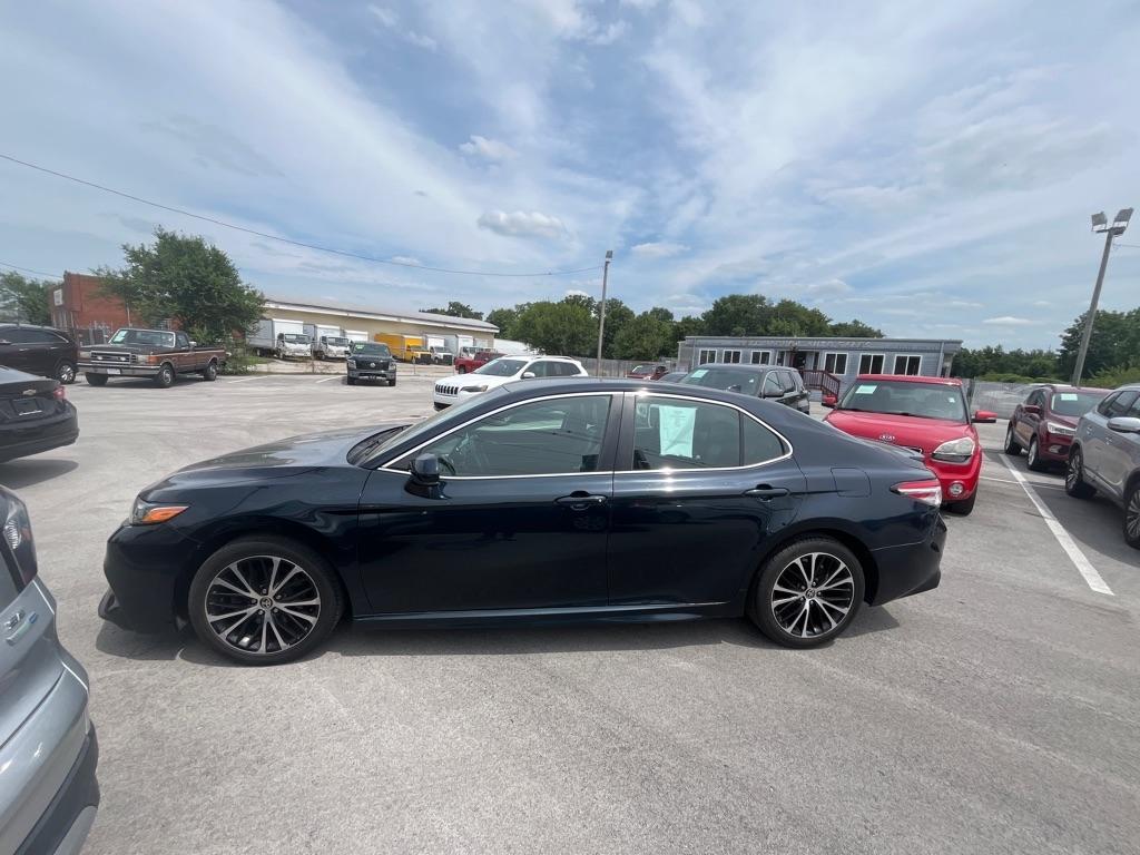 Toyota Camry SE Auto (Natl) 2020
