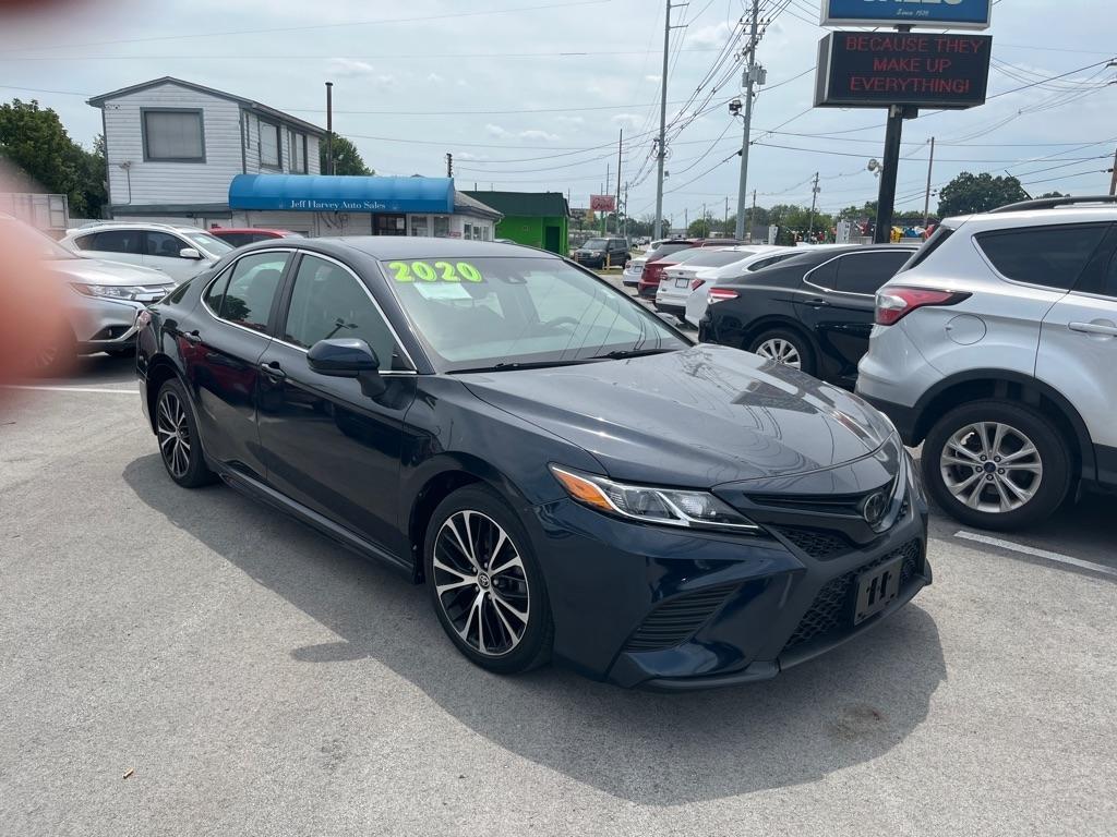 Toyota Camry SE Auto (Natl) 2020