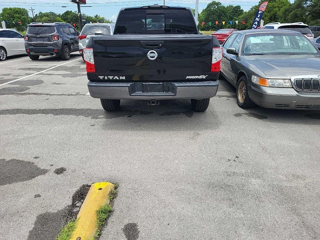 Nissan Titan 4x4 Crew Cab PRO-4X 2017
