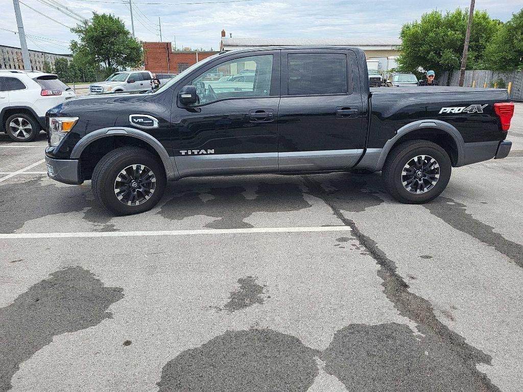 Nissan Titan 4x4 Crew Cab PRO-4X 2017