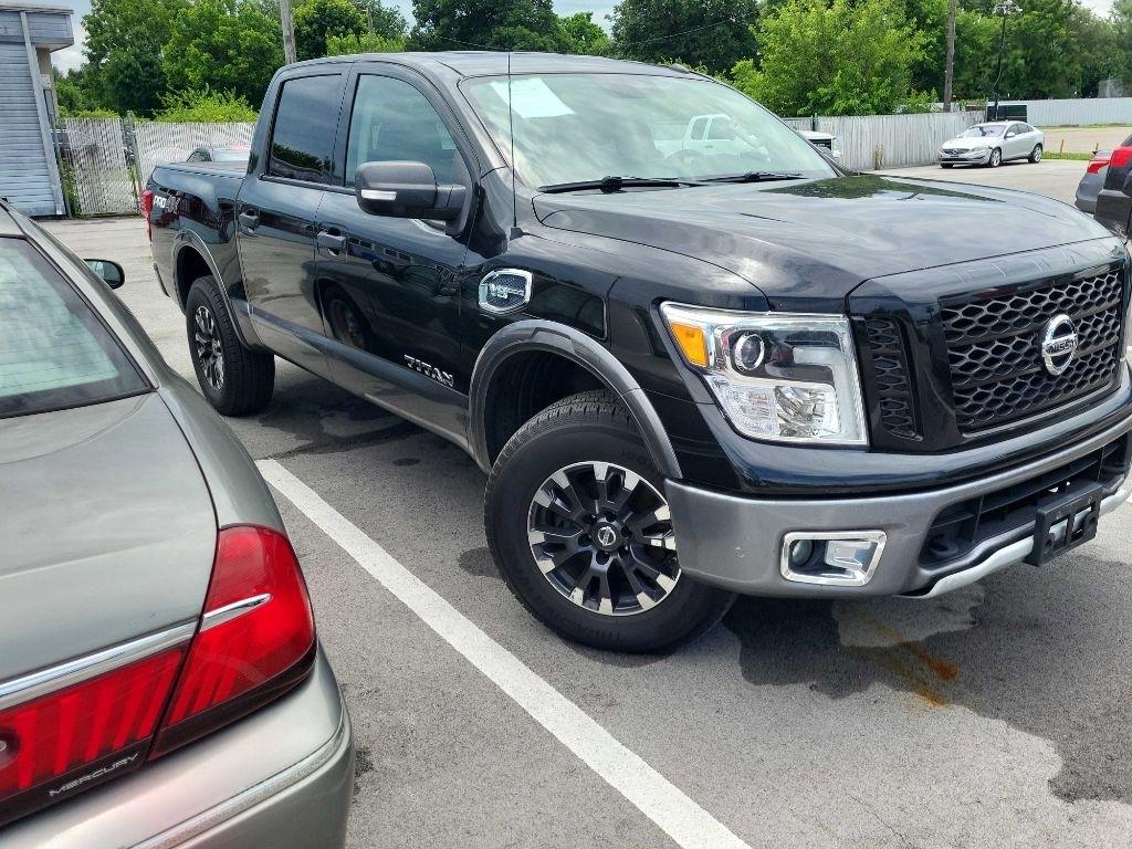 Nissan Titan 4x4 Crew Cab PRO-4X 2017