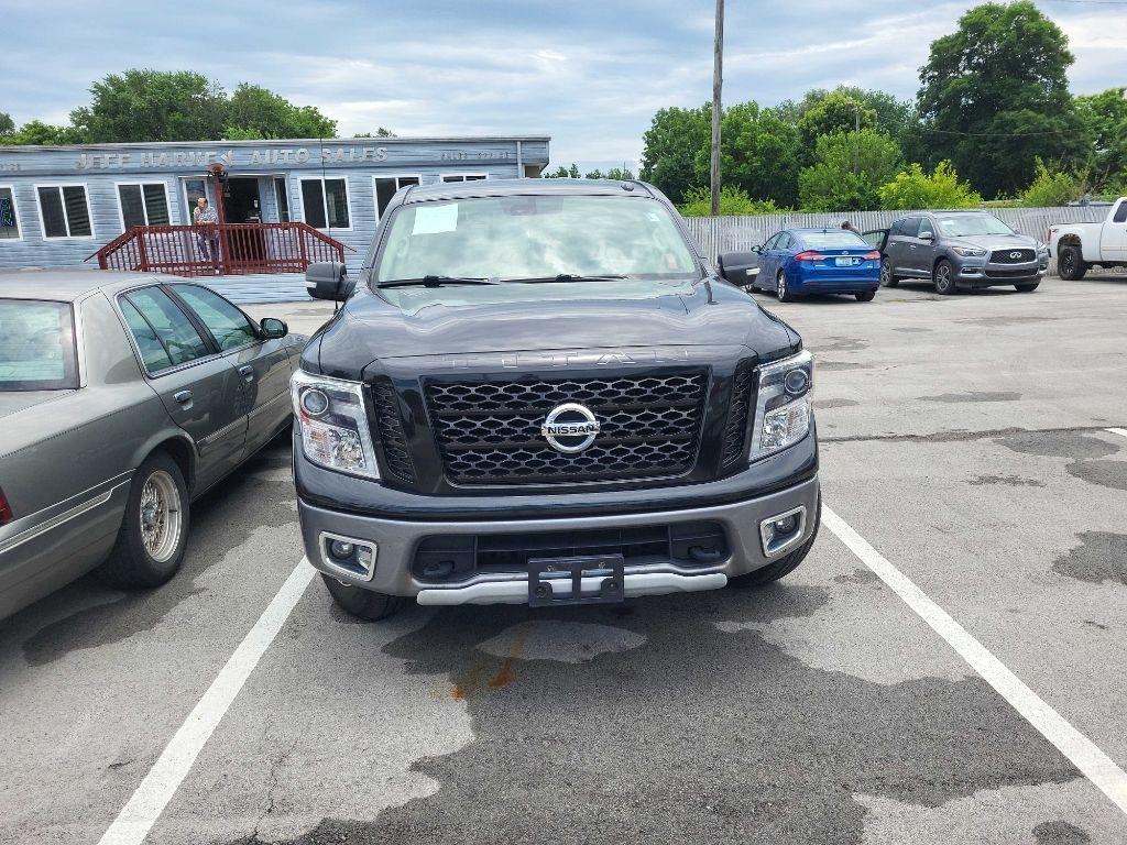 Nissan Titan 4x4 Crew Cab PRO-4X 2017