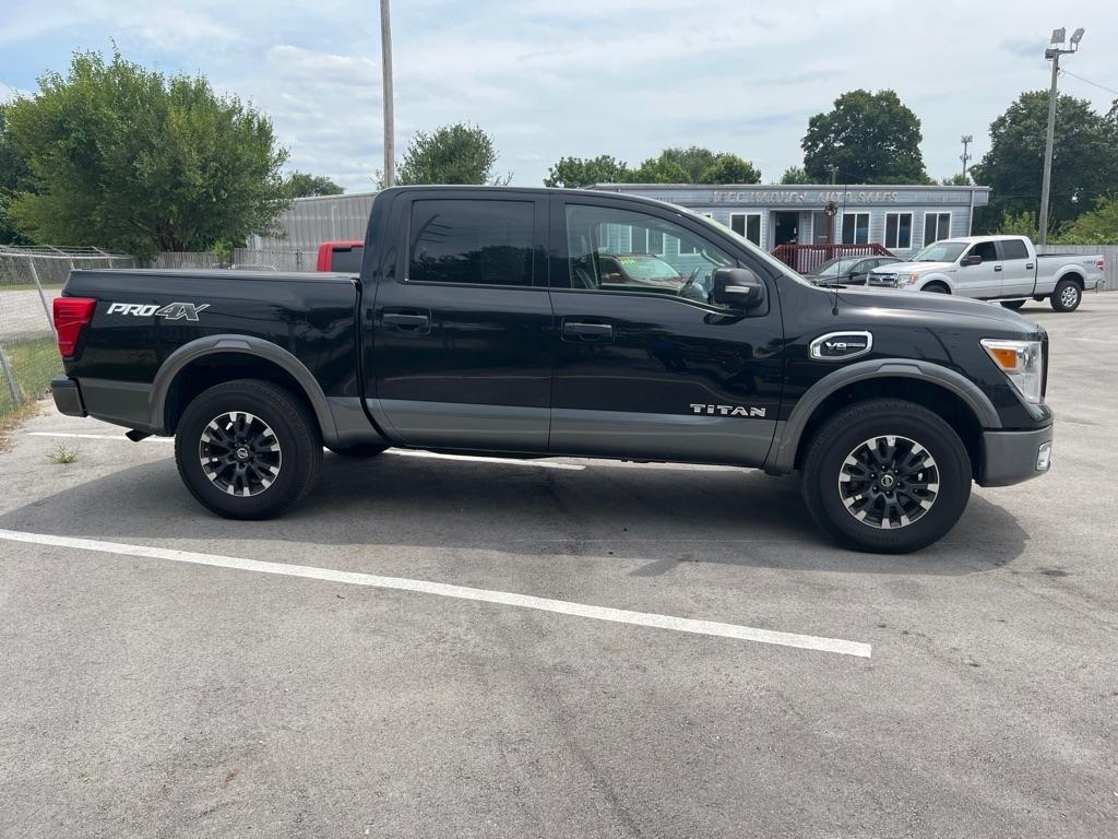 Nissan Titan 4x4 Crew Cab PRO-4X 2017