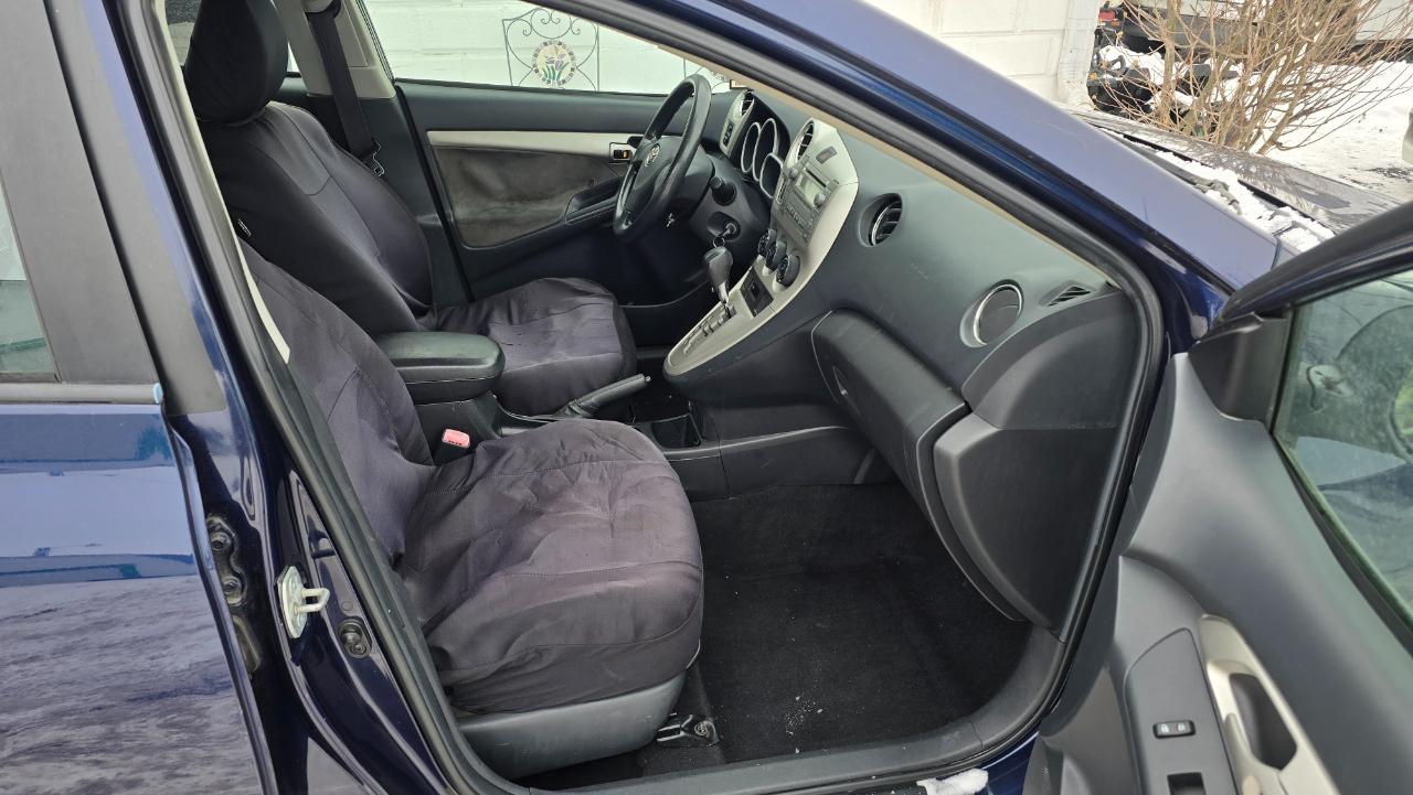 Toyota Matrix Base 4-Speed AT 2009