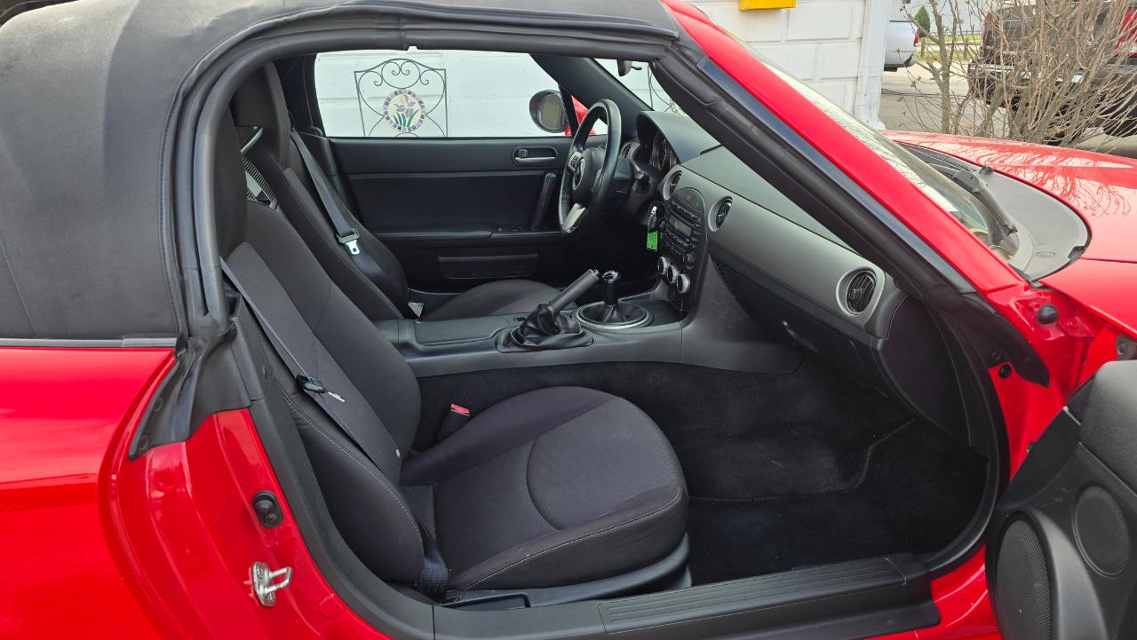 Mazda MX-5 Miata Sport 2010