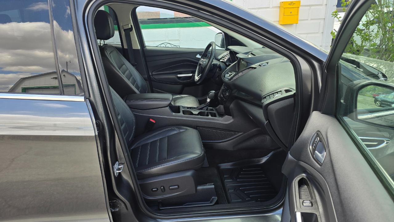 Ford Escape Titanium 4WD 2017
