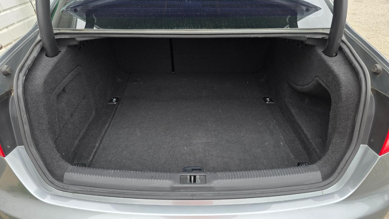 Audi A4 2.0T Sedan quattro Manual 2010