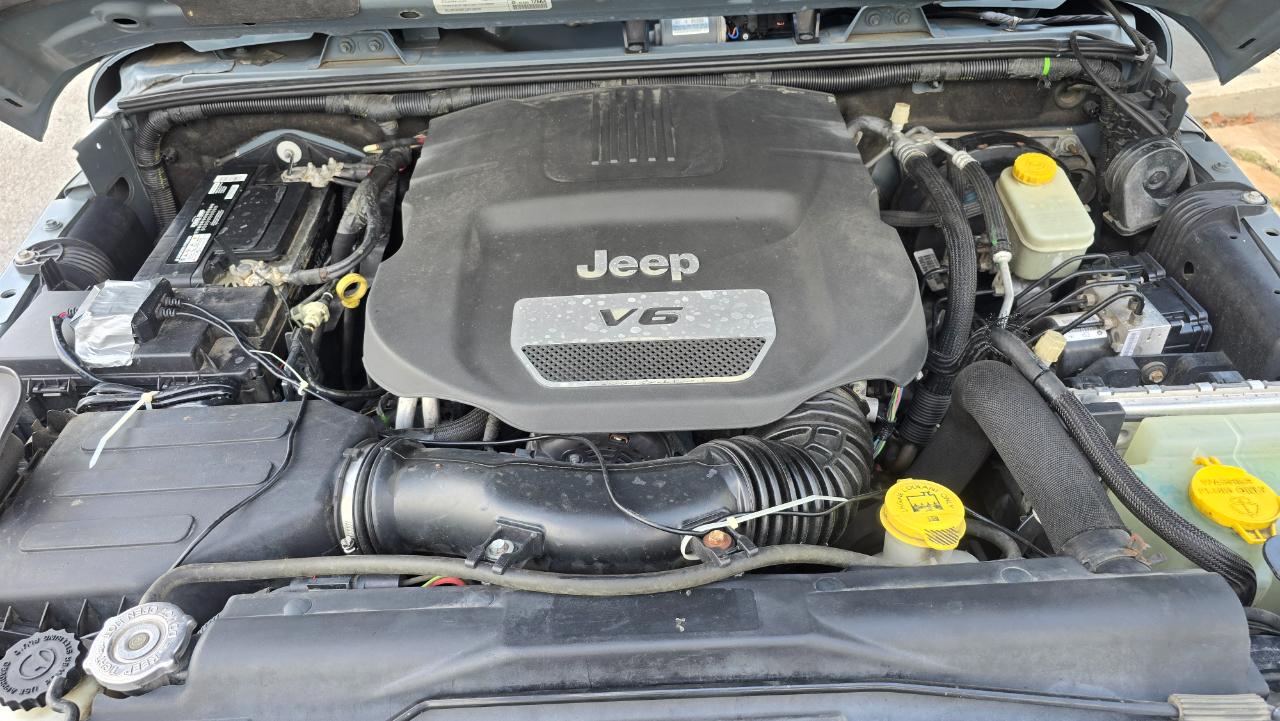 Jeep Wrangler Unlimited Sahara 4WD 2015