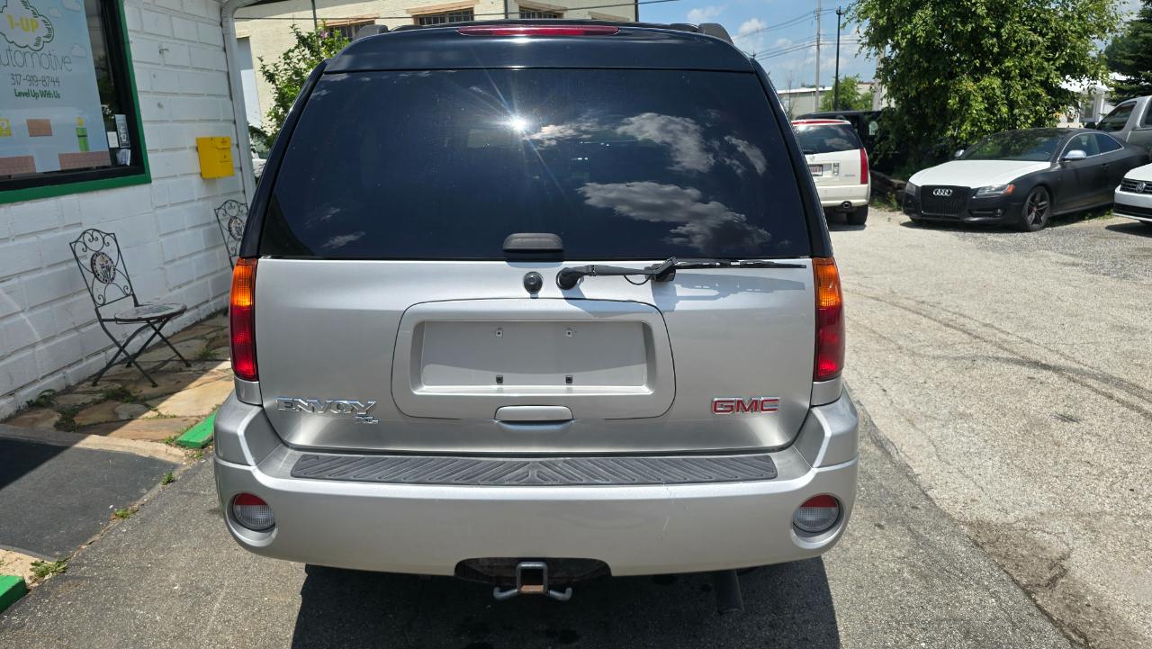 GMC Envoy XL SLE 2WD 2005