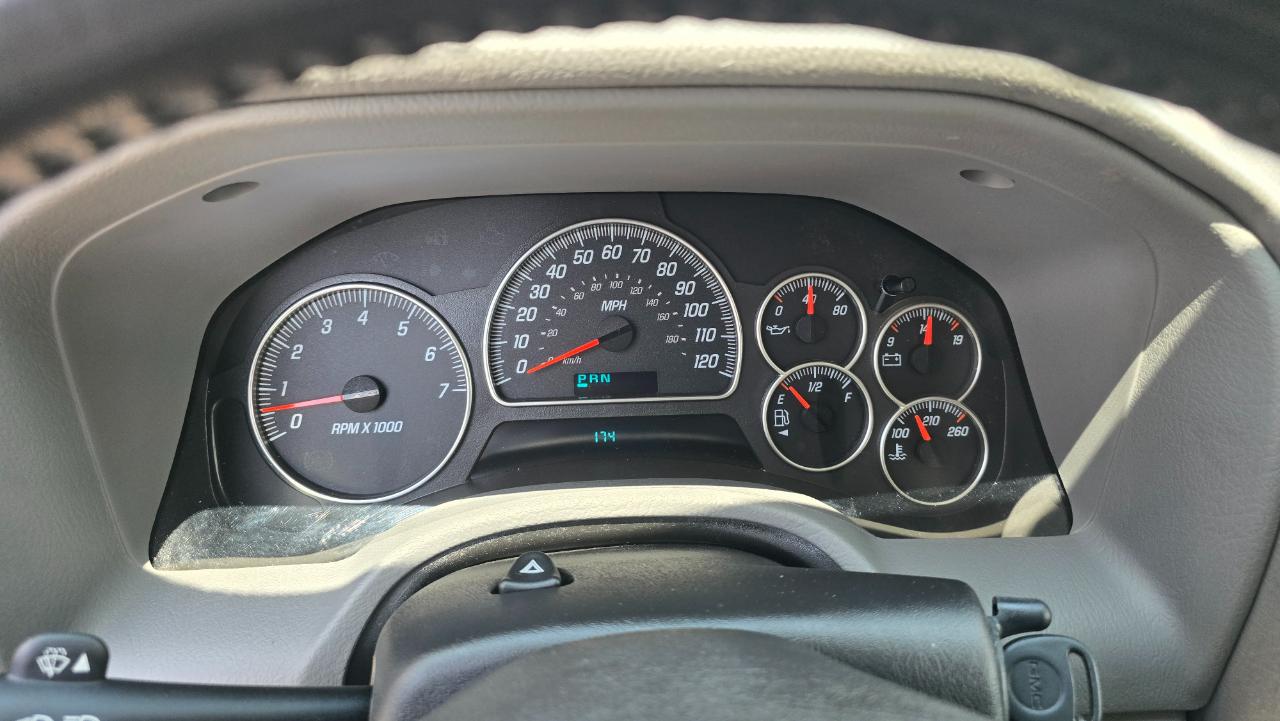GMC Envoy XL SLE 2WD 2005