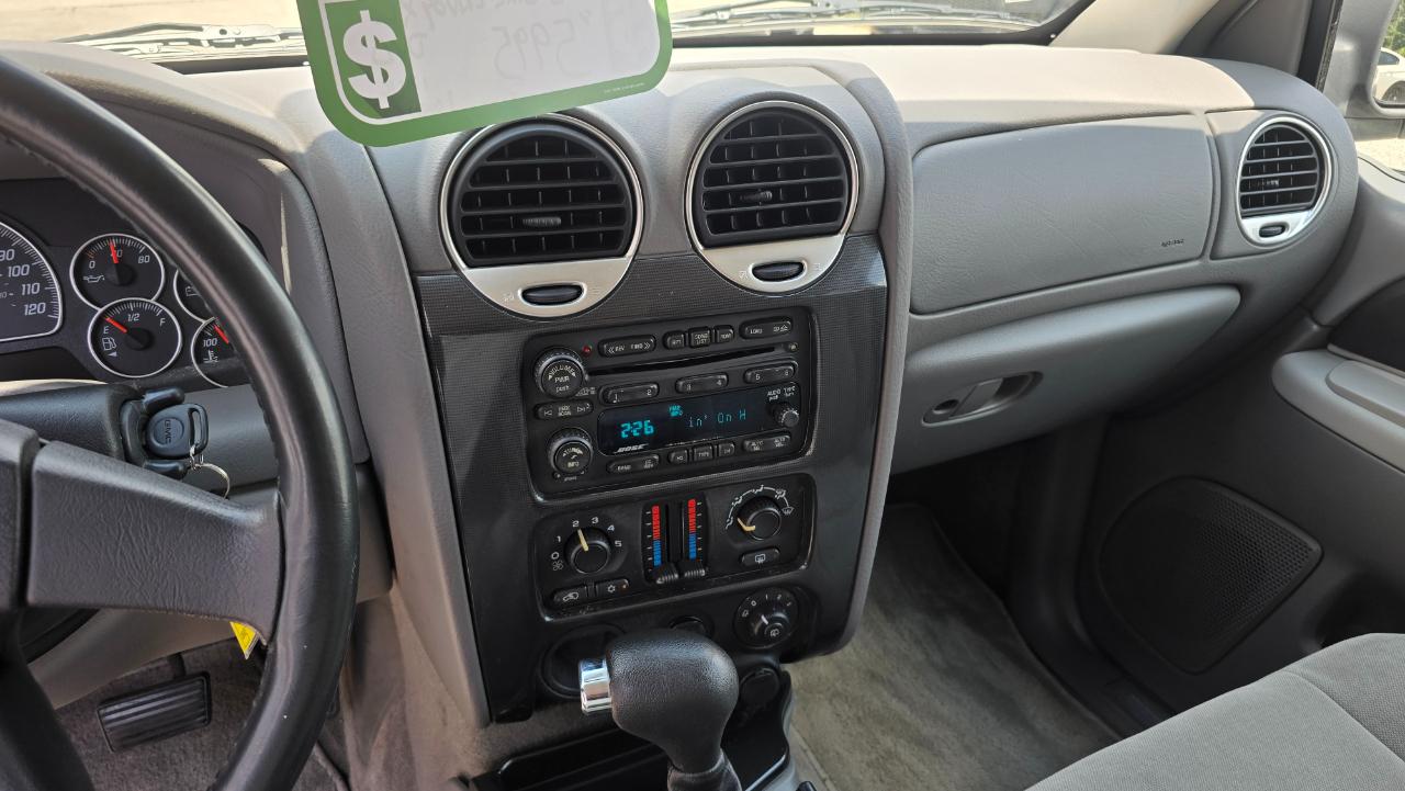 GMC Envoy XL SLE 2WD 2005