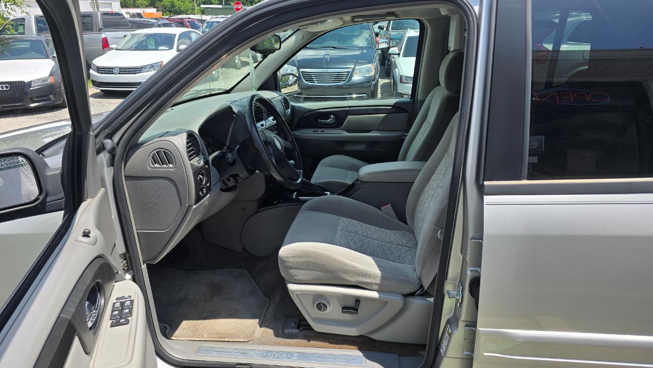 GMC Envoy XL SLE 2WD 2005
