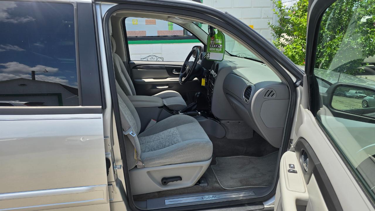 GMC Envoy XL SLE 2WD 2005