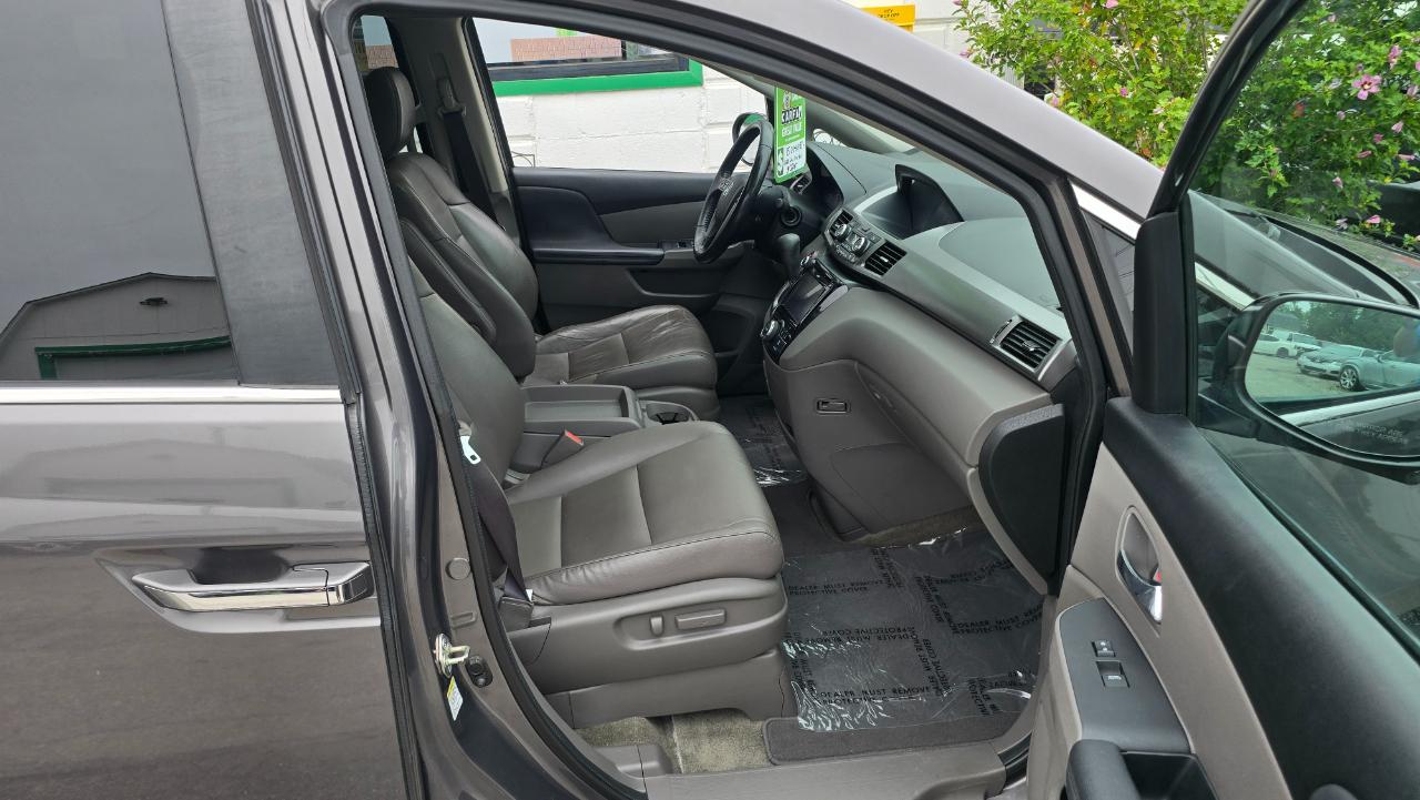 Honda Odyssey EX w/ Leather DVD and Navigation 2015