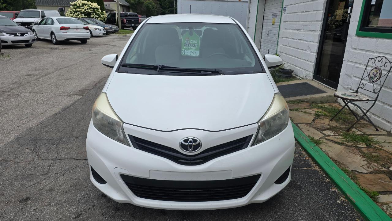 Toyota Yaris LE 5-Door AT 2012