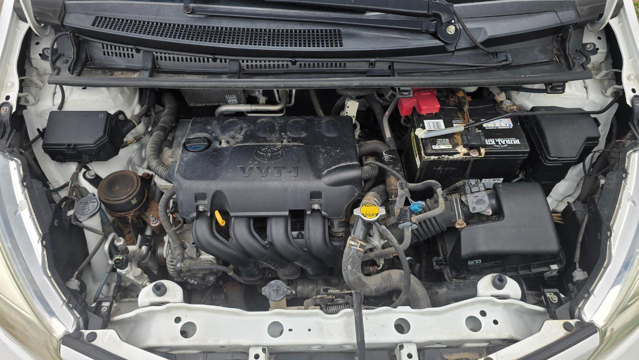 Toyota Yaris LE 5-Door AT 2012